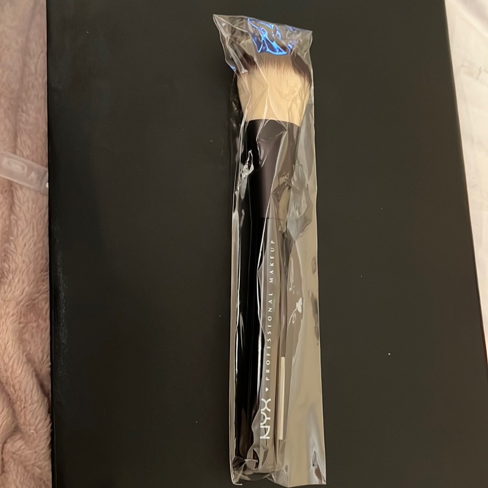 NYX Pro Powder Brush - New